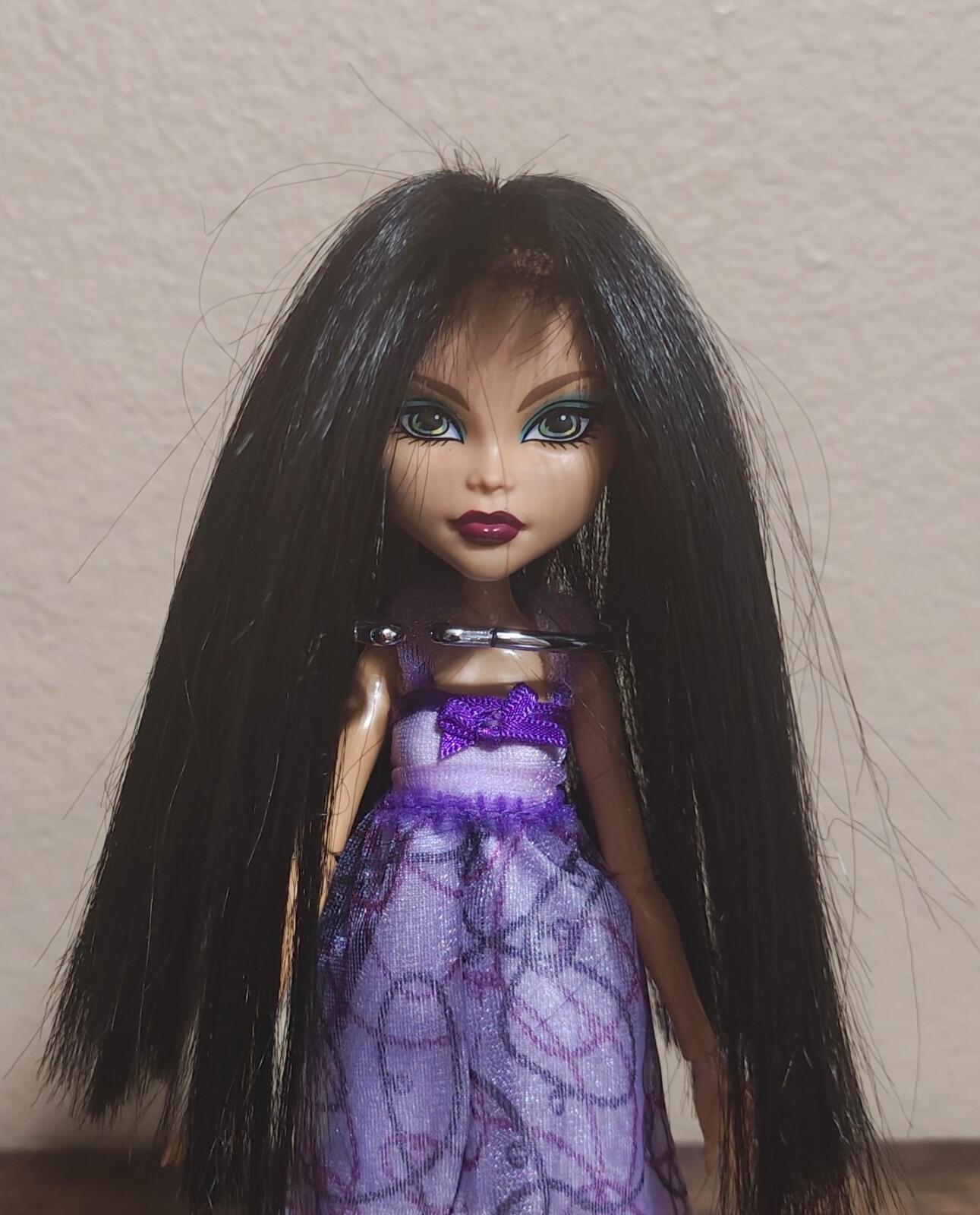 2008 Monster High Cleo de Nile With Purple Outfit