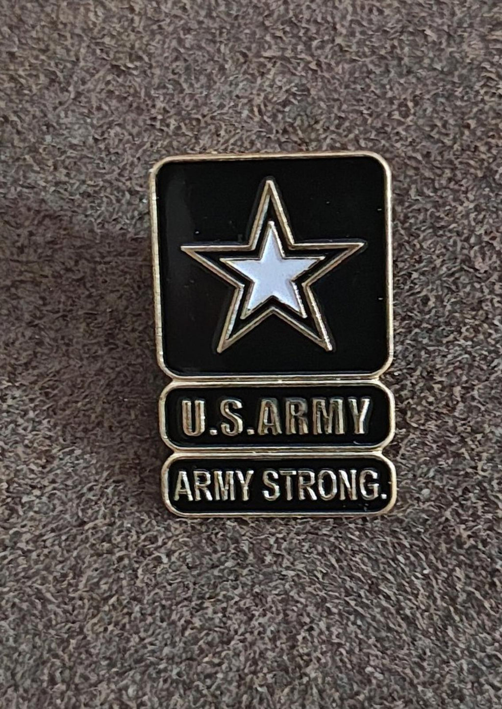 Black U.S. Army star lapel pin with U.S. ARMY and ARMY STRONG sayings