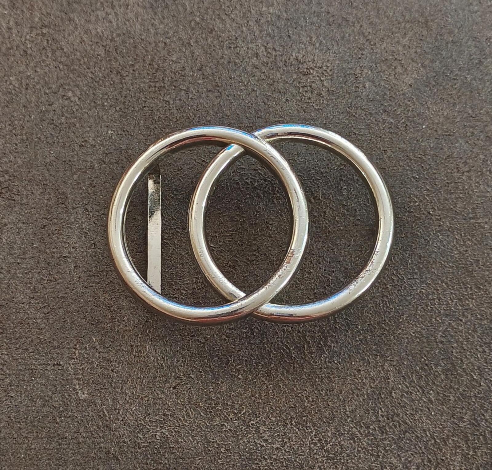Elegant Modernist Silver Tone Double O-ring Belt Buckle.
