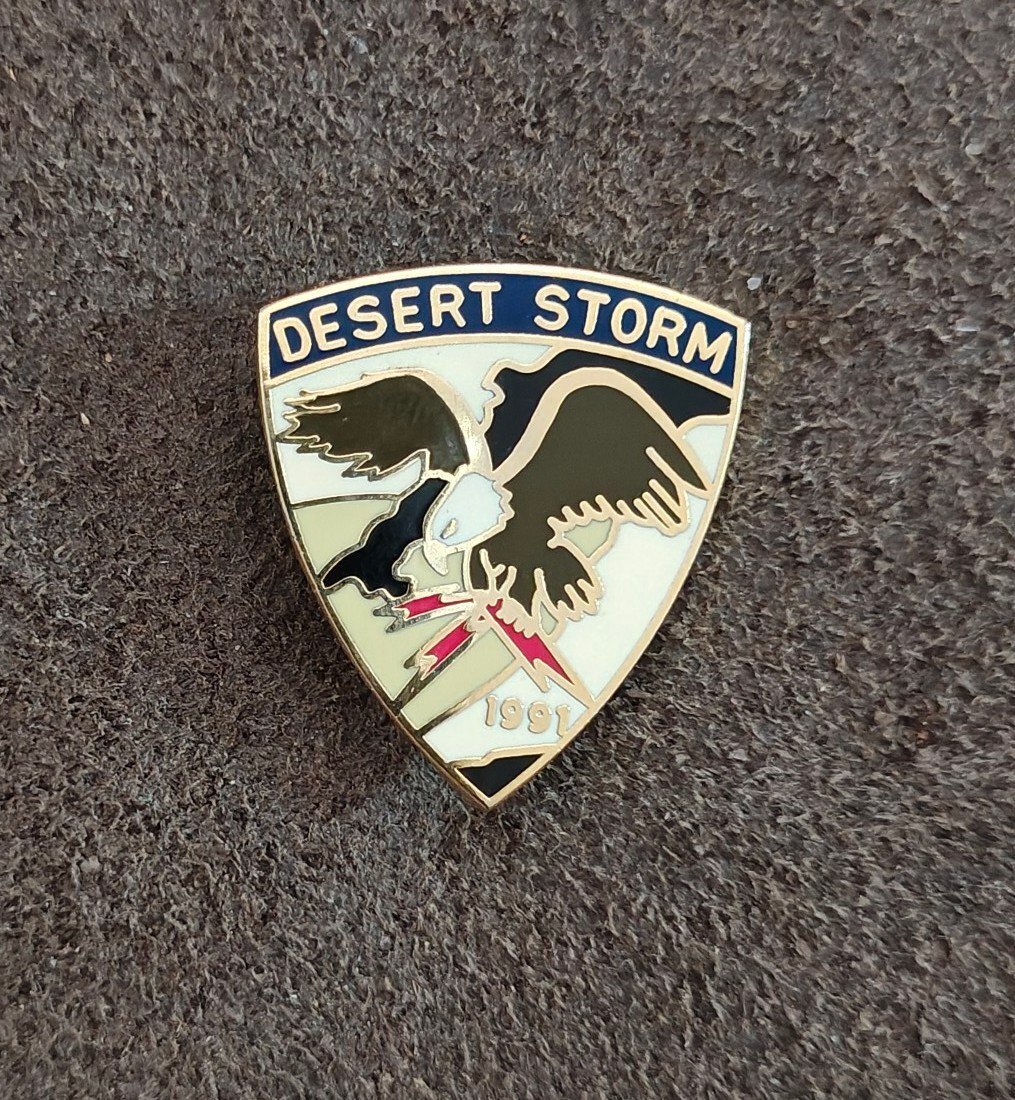 1991 Operation Desert Storm Commemorative Gold Tone Enamel Pin