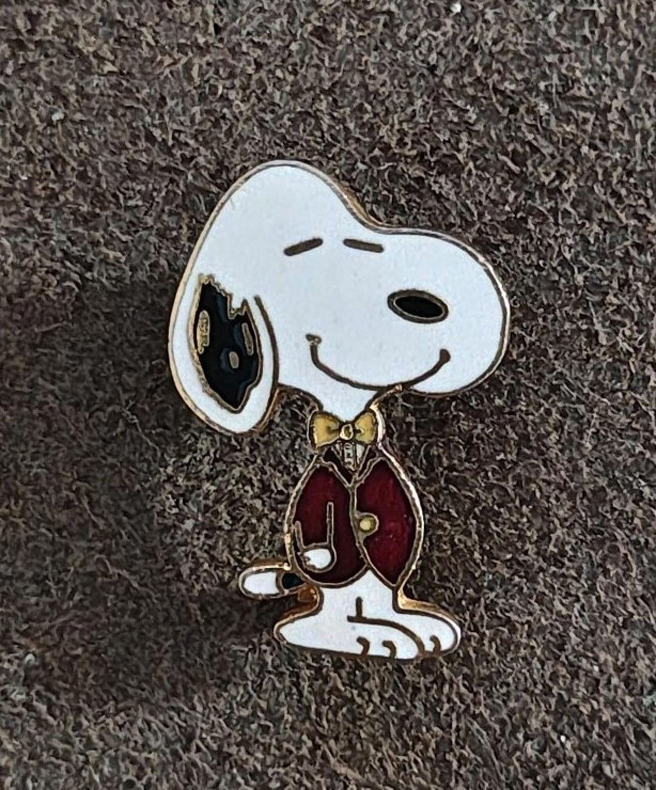1970s Vintage Rare Aviva Snoopy Gold Tone Enamel Pin