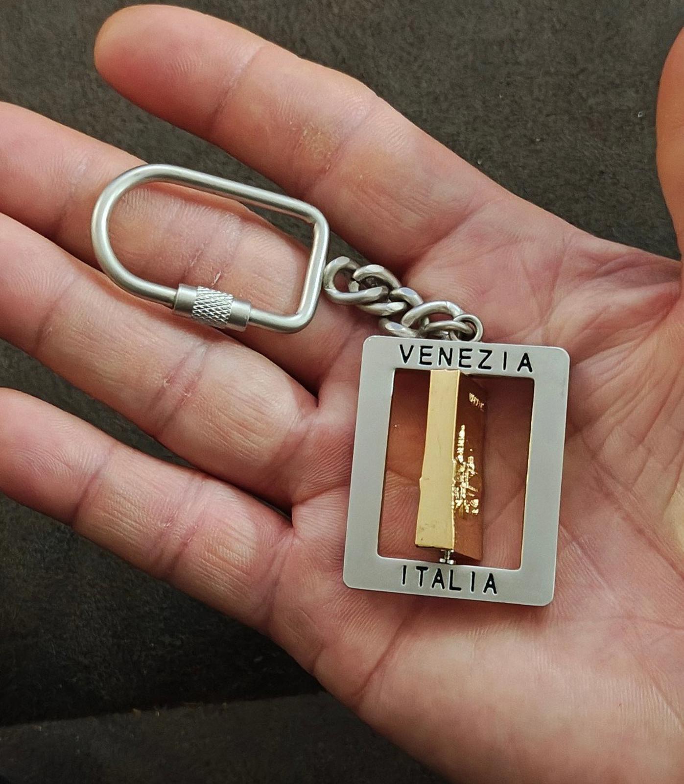 Two Tone Metal Venizia Italy Souvenir Keychain