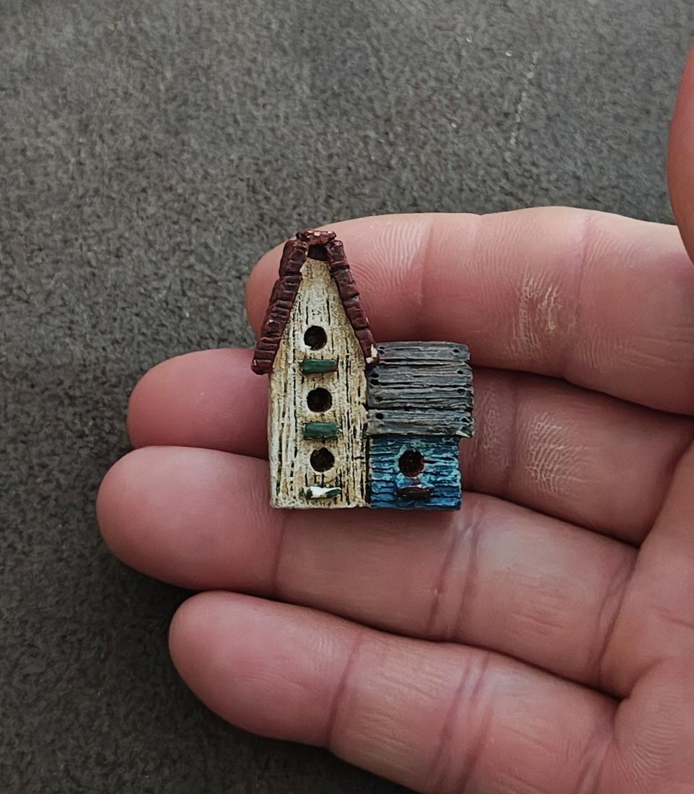 1980s Country Style 3D Birdhouse Resin Pin