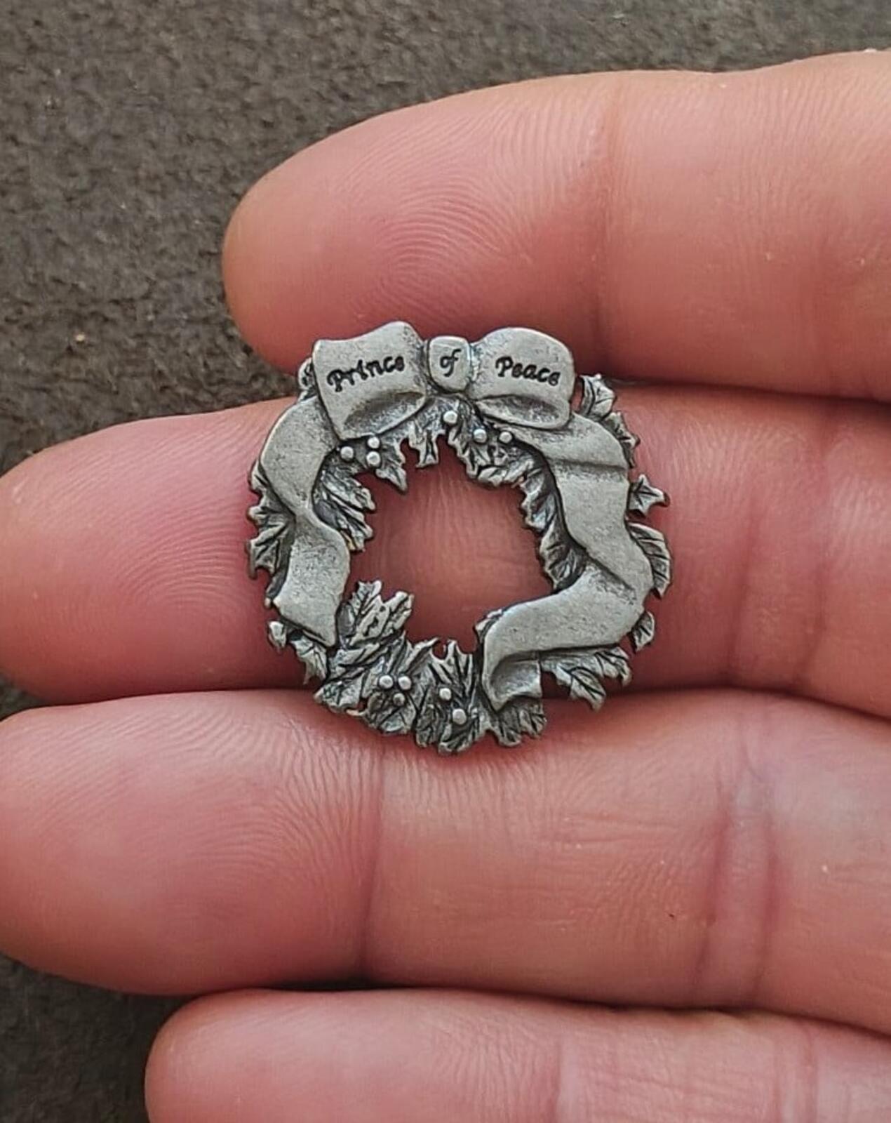 1980s Signed CTA Fine Pewter Christmas Wreath Pin