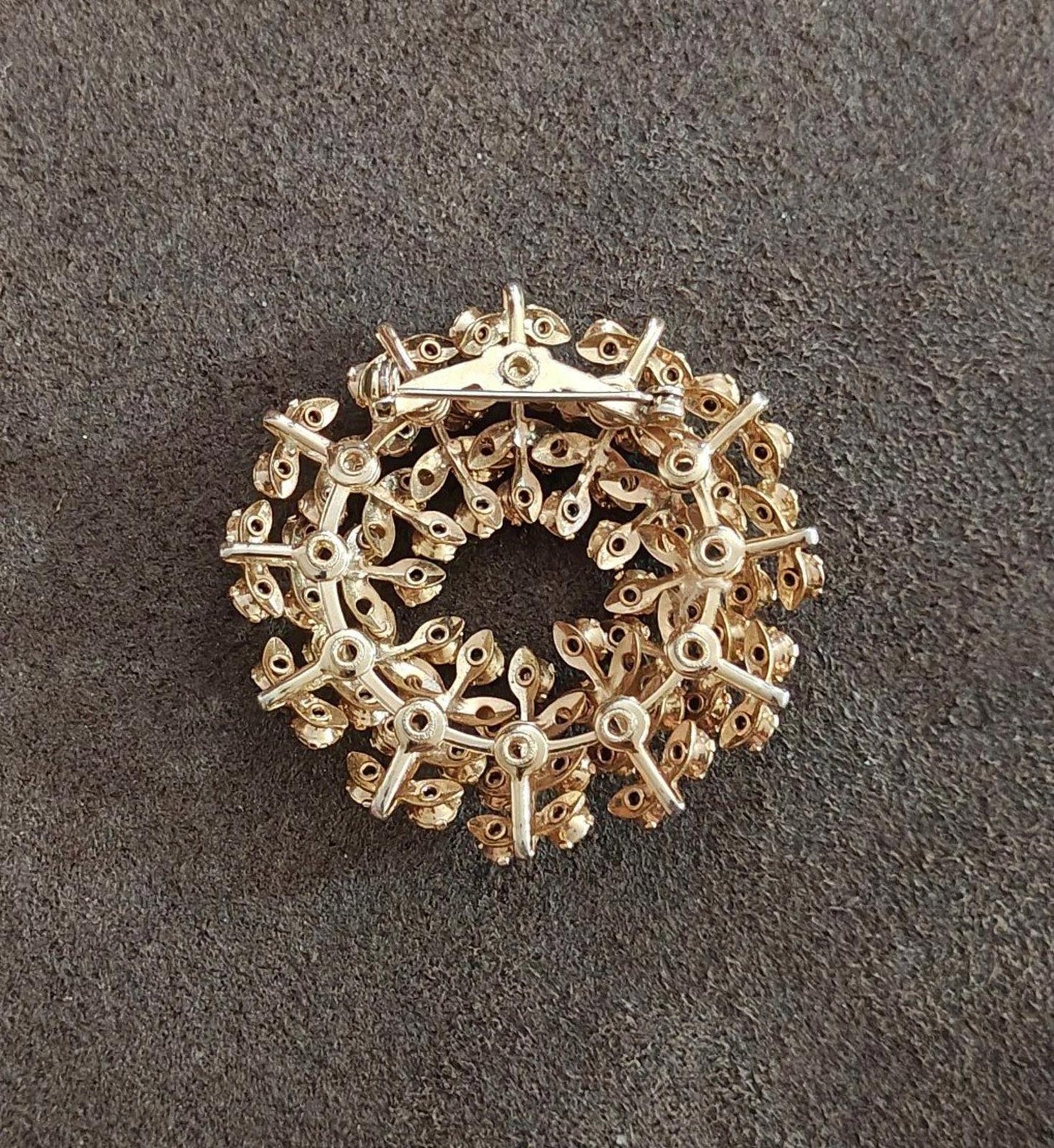 1970's Gorgeous Maroon Color Rhinestones Brooch Pin