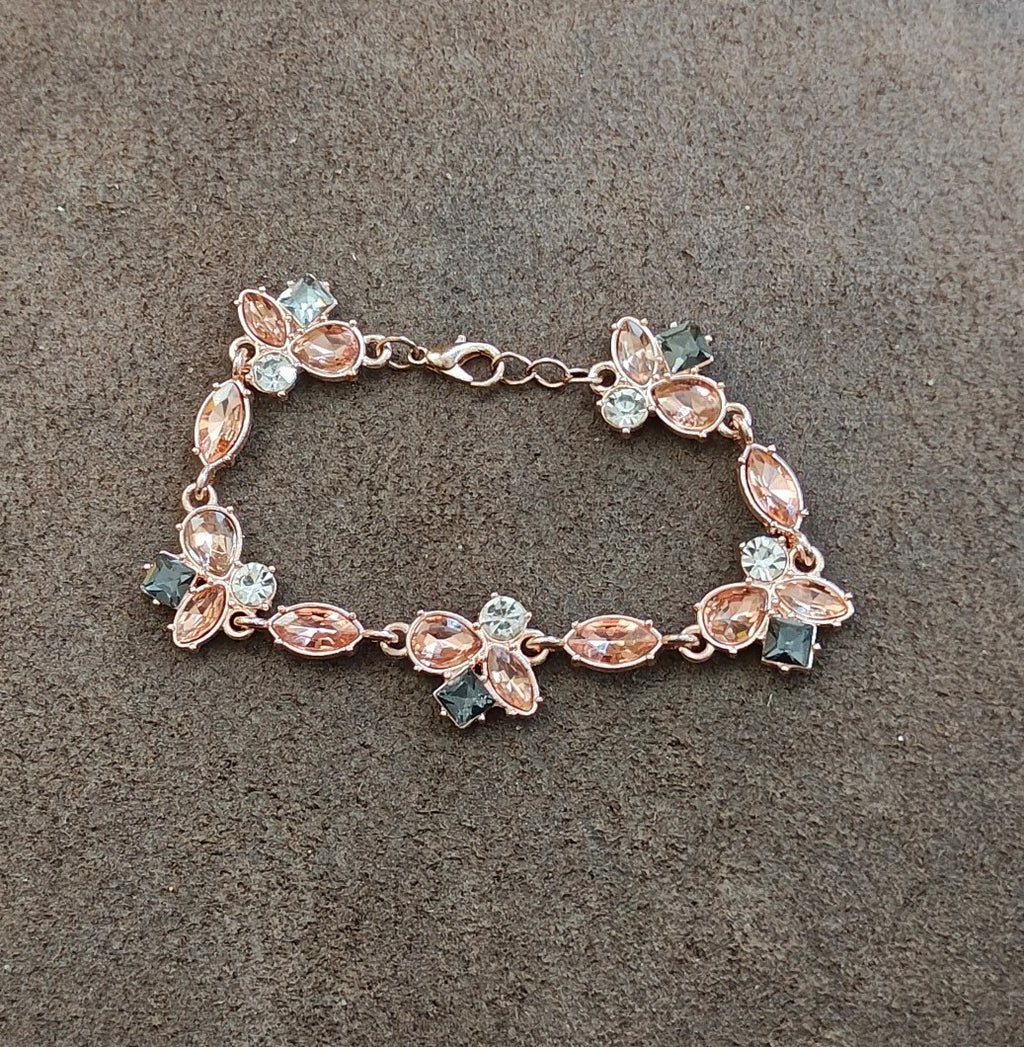 Pretty Paparazzi Rose Gold Floral Bracelet