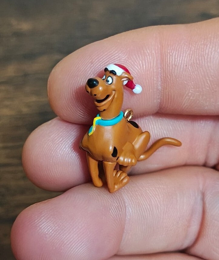 2001 Hallmark Keepsake Miniature Scooby-Doo Christmas Ornament Figurine