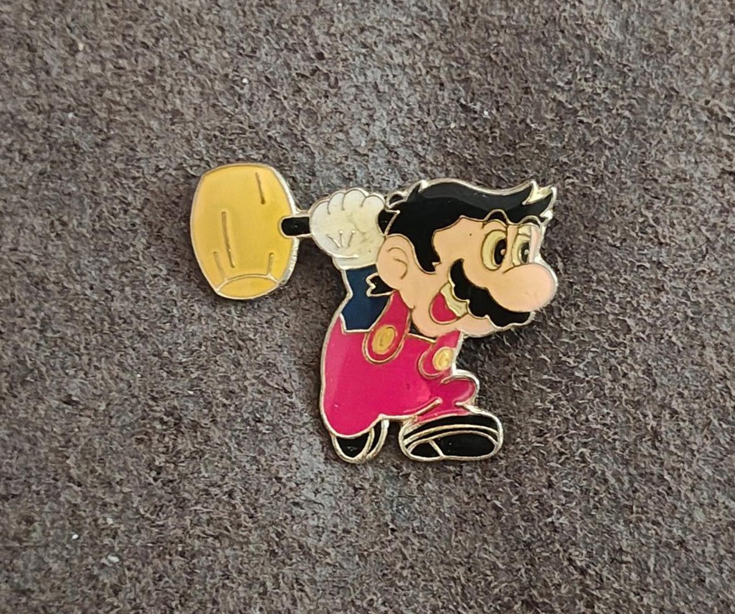 1988 Nintendo Super Mario Bros. Mario Gold Tone Enamel Pin