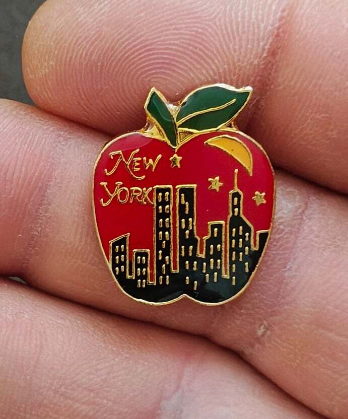 1980s CMI New York City, The Big Apple Pin