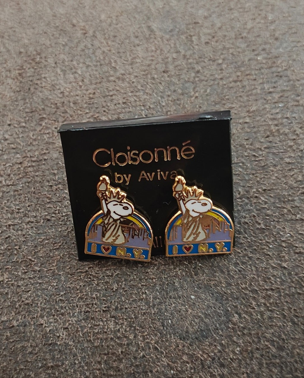 1970s Peanuts Snoopy " I Love N.Y. Gold Tone Cloisonné Stud Enamel Earrings New