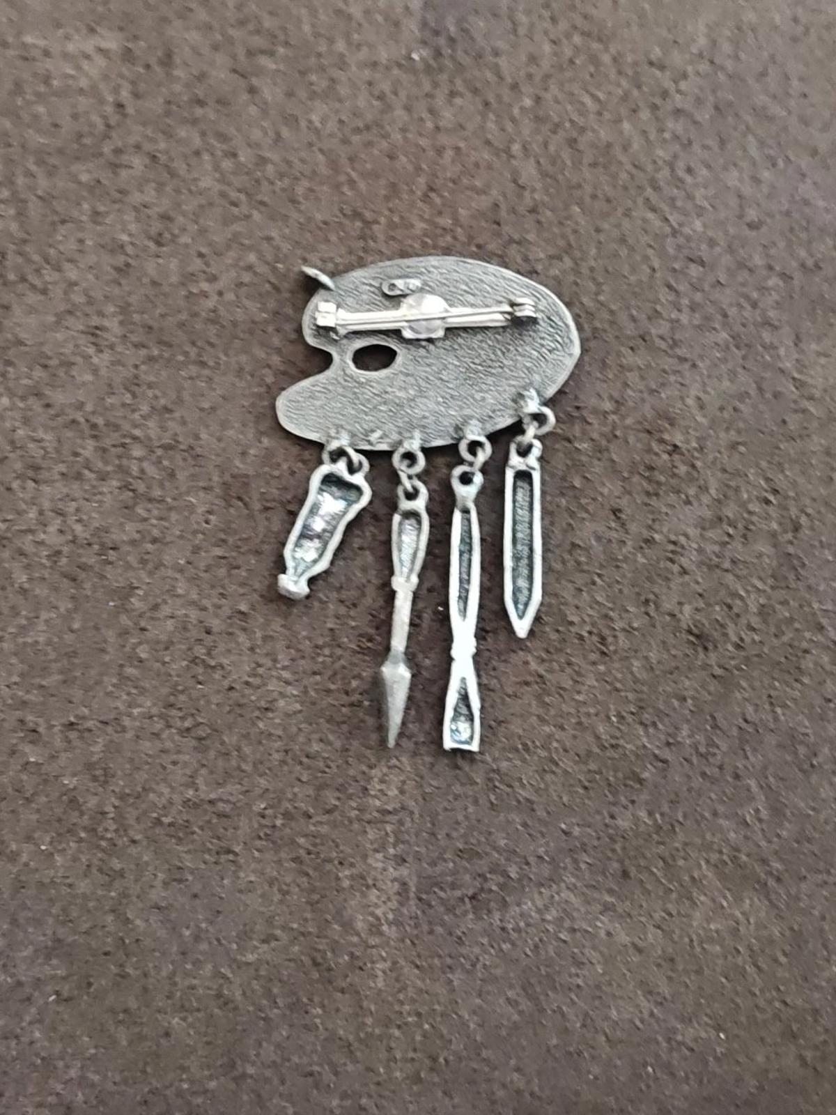 1980s Signed J.J. (Jonette Jewelry) Artist Palette Pewter Dangle Brooch