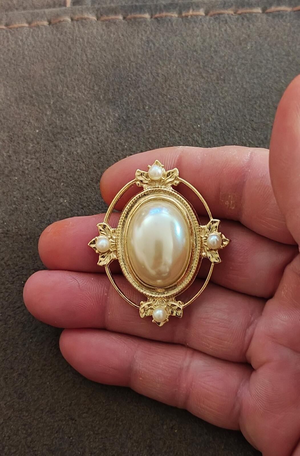 1970/80s Victorian Style Gold Tone Brooch With An Oval Faux Mabe Pearl Cabochon