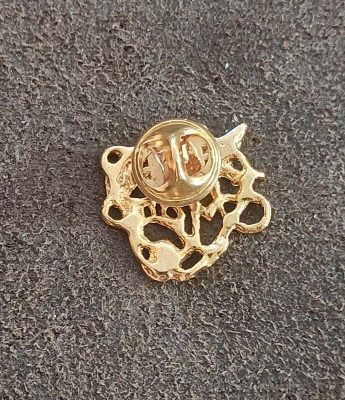 1980s Gold Tone"Mom" Floral Heart Pin