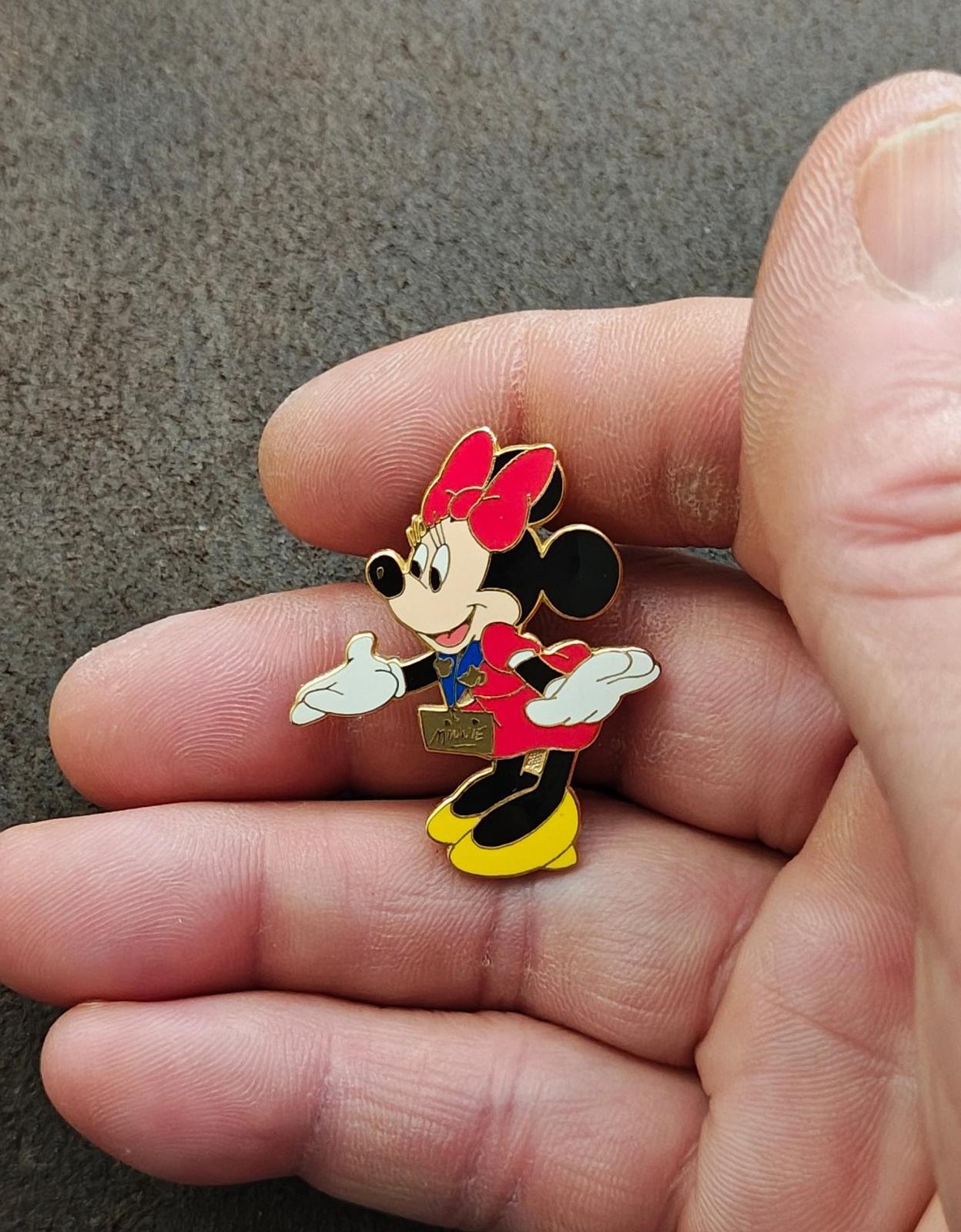 2001 Retired Minnie Mouse Trading Starter Set Gold Tone Enamel Pin