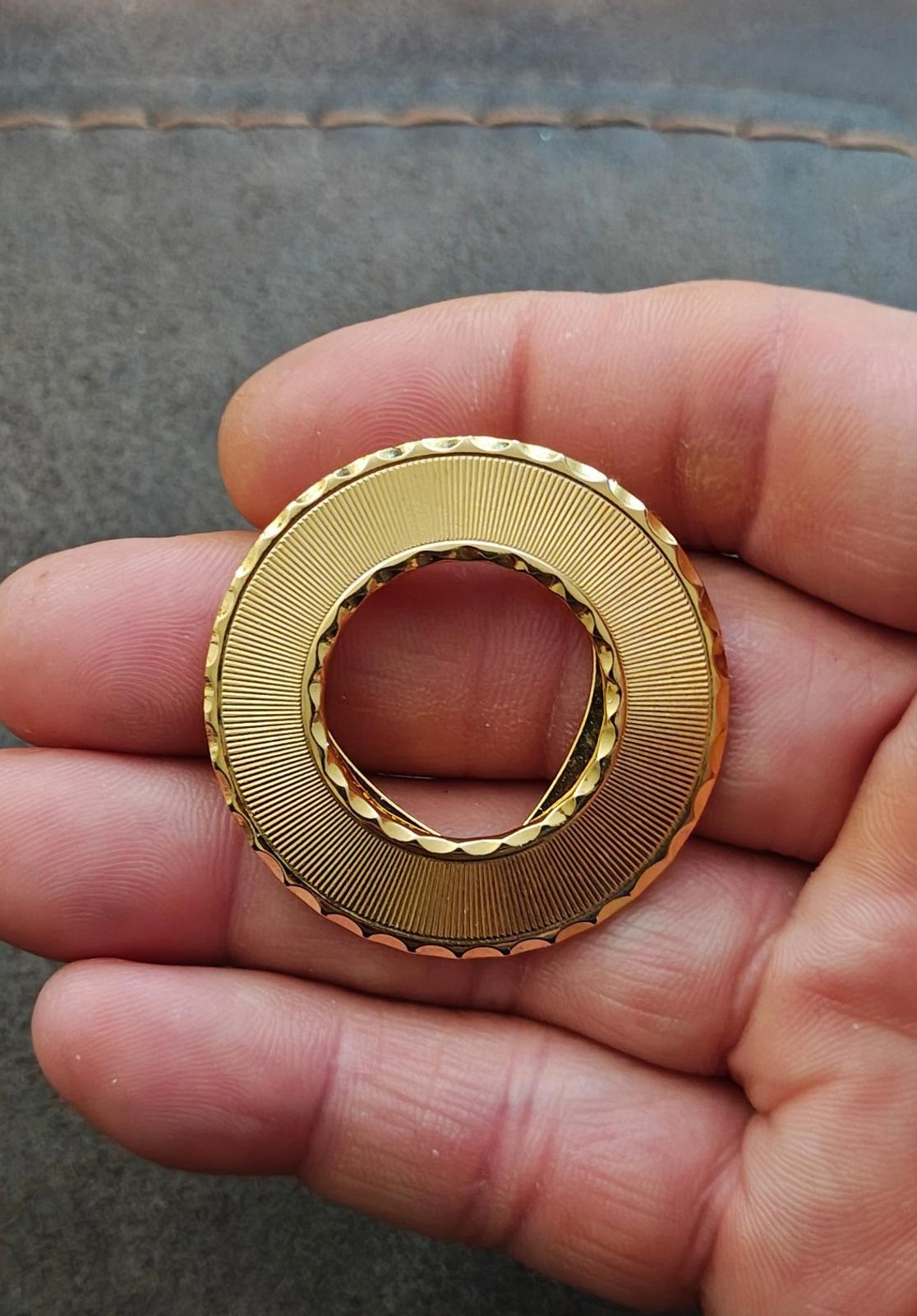 1960/70s Vintage Lieba USA Gold Tone Round Textured Scarf Clip