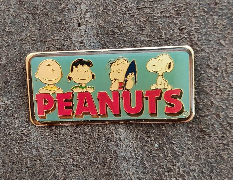 1980s Peanuts Snoopy Charlie Brown Lucy Linus Pin