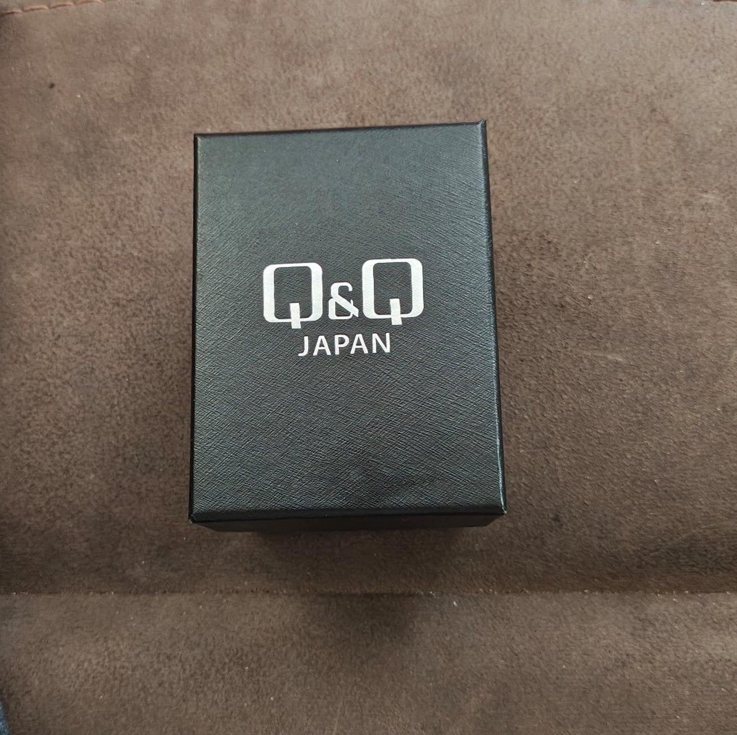 Q&Q Men's Analog Wrist Watch With White Dial and Black Leather Band.