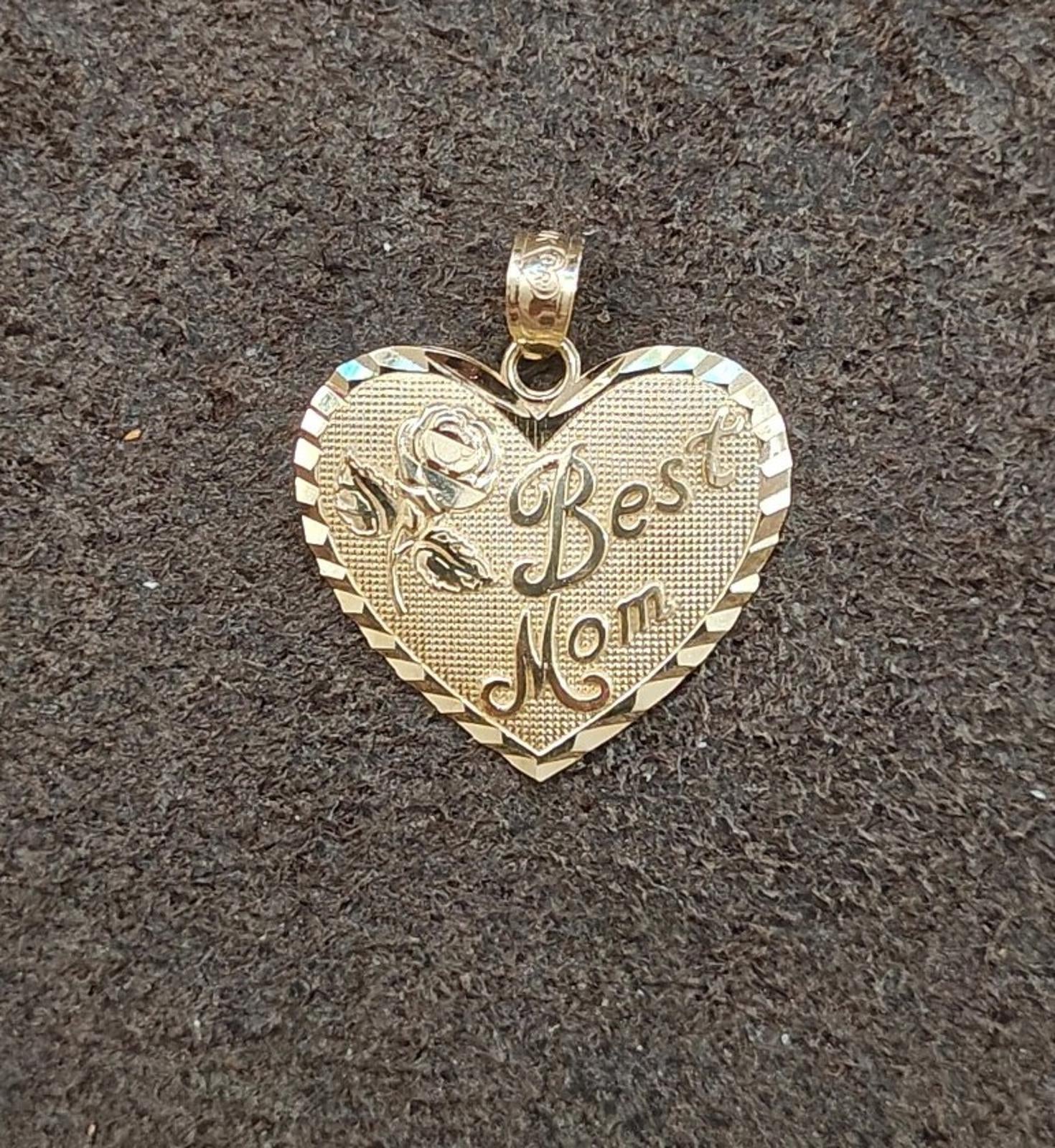 14k yellow gold heart pendant charm stamped “Best Mom” with diamond-cut edge