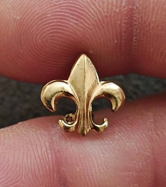 1980s Gold Tone Small Fleur-de-lis Pin Brooch