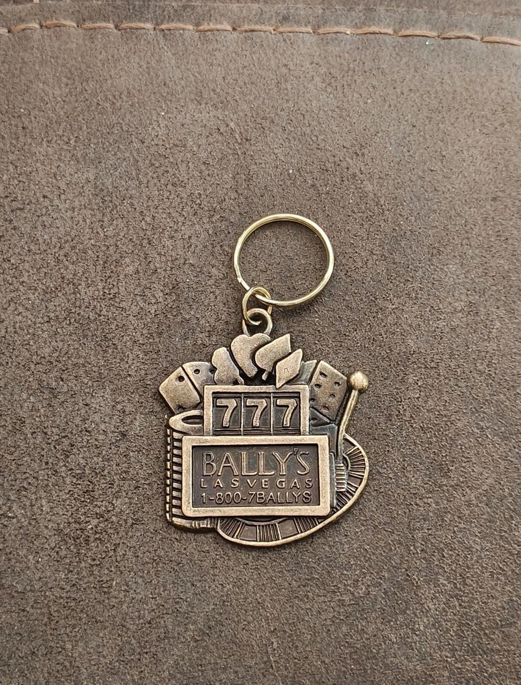 Gold 7777 Bally’s Las Vegas slot machine keychain keyring