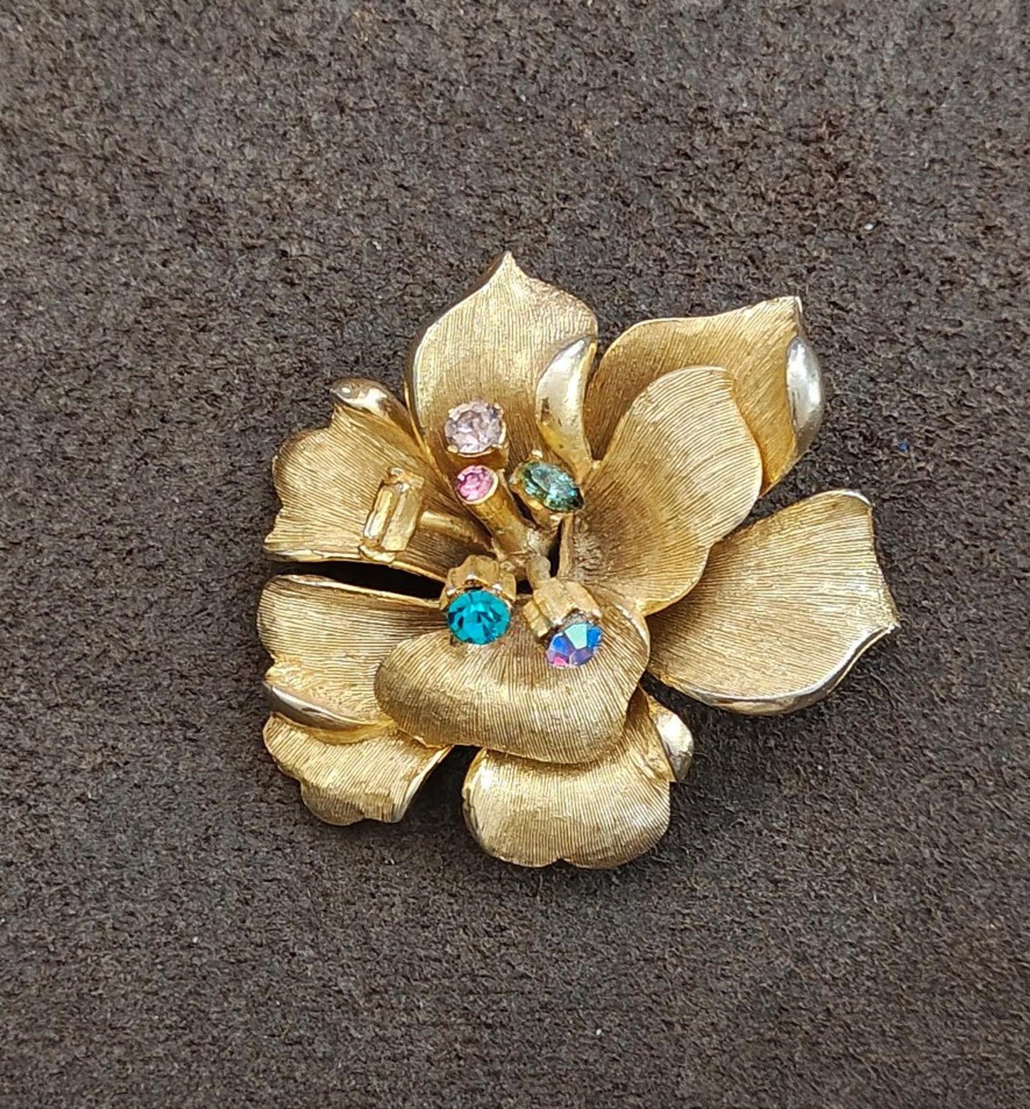 1950s/60s BSK Pansy Flower Gold Tone Textured With Rhinestones Brooch