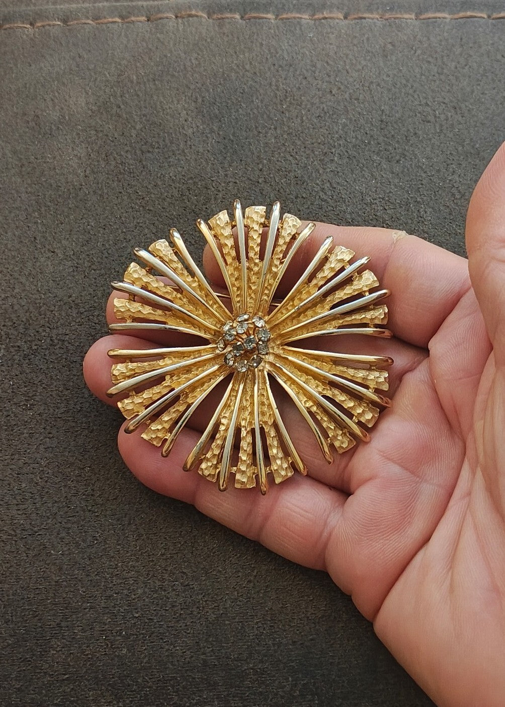 1960s Textured Gold Tone Floral Starburst Statement Brooch Pin