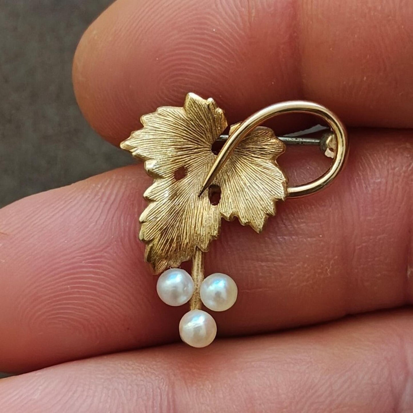 50s Rare Krementz Grape Vine Crafted With Gold Overlay & Cultured Pearls Brooch