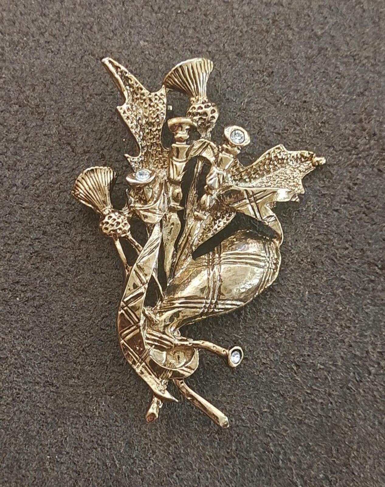 1950s/60s Gold Tone With Rhinestone Accents Scottish Bagpipe & Thistle Brooch
