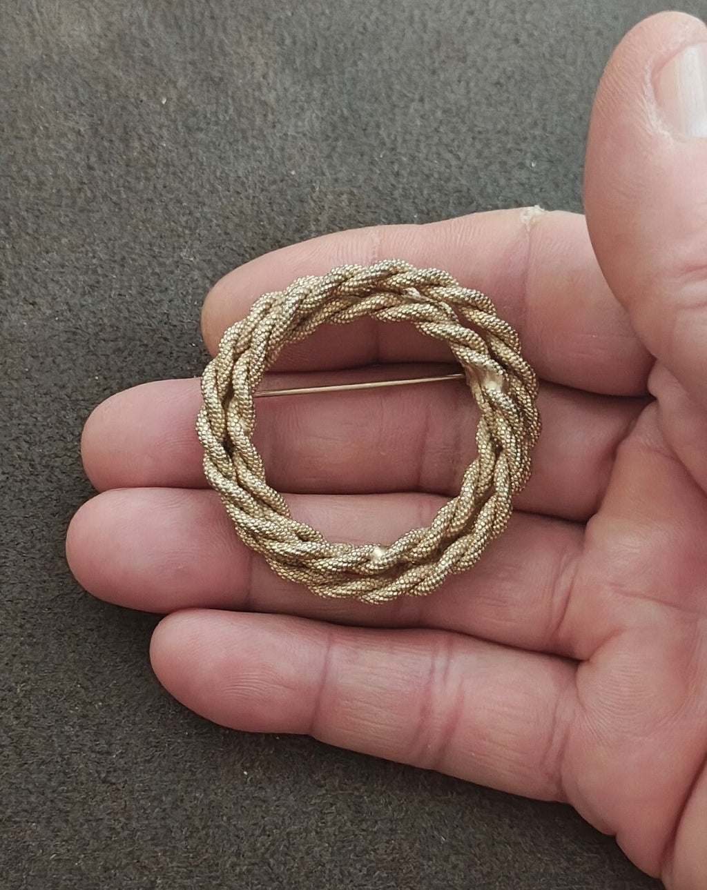 1970s/80s Textured Gold-Tone Twisted Mesh Wreath Brooch