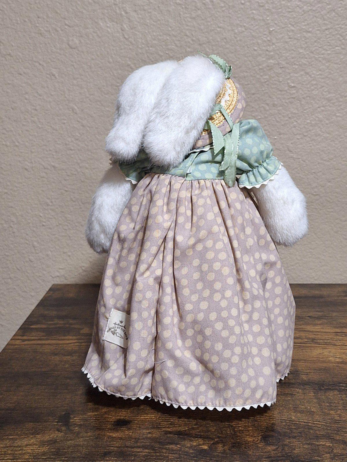 Adorable Vintage 2002 Hallmark "Bunnies By The Bay" Rosy Pocketful Bunny Plush.