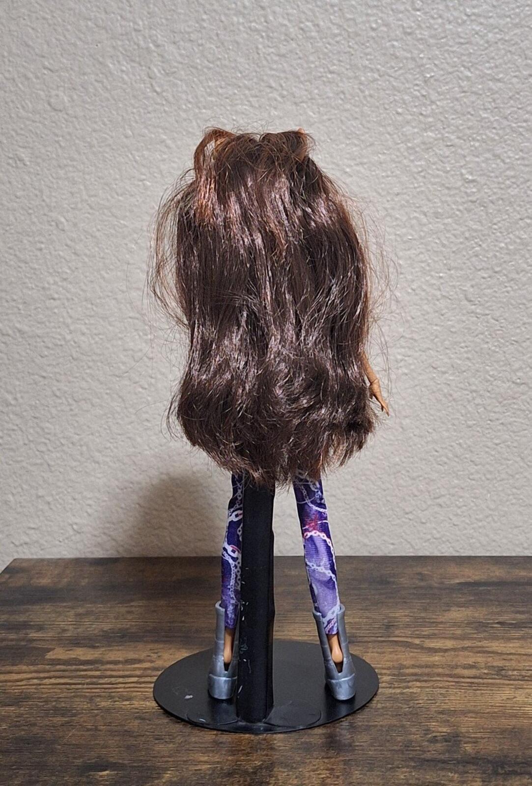 2008 Monster High Clawdeen Wolf With Purple & Pink Outfit.