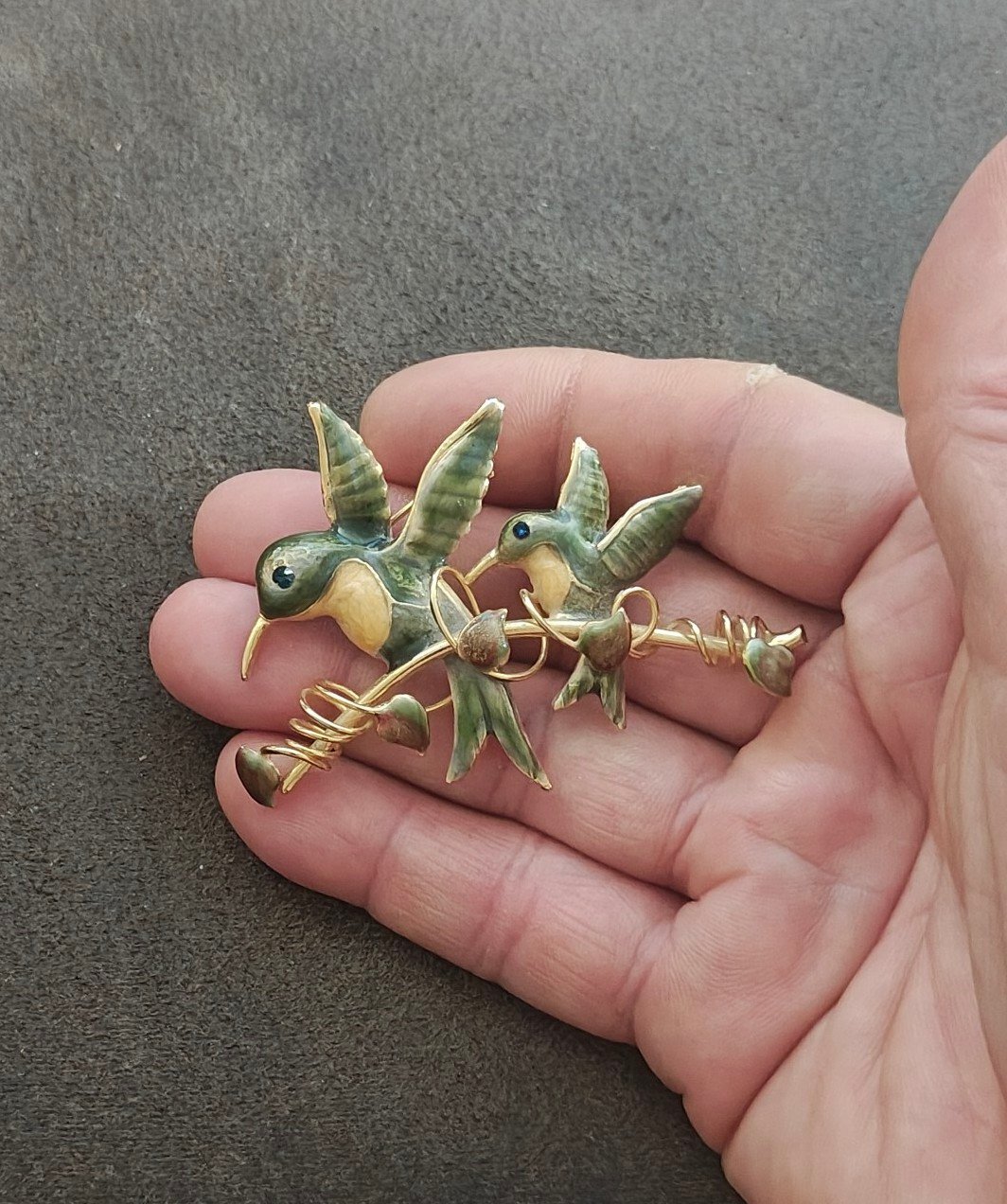 1970s/1980s Double Hummingbird Gold Tone & Green Enamel Brooch Pin.