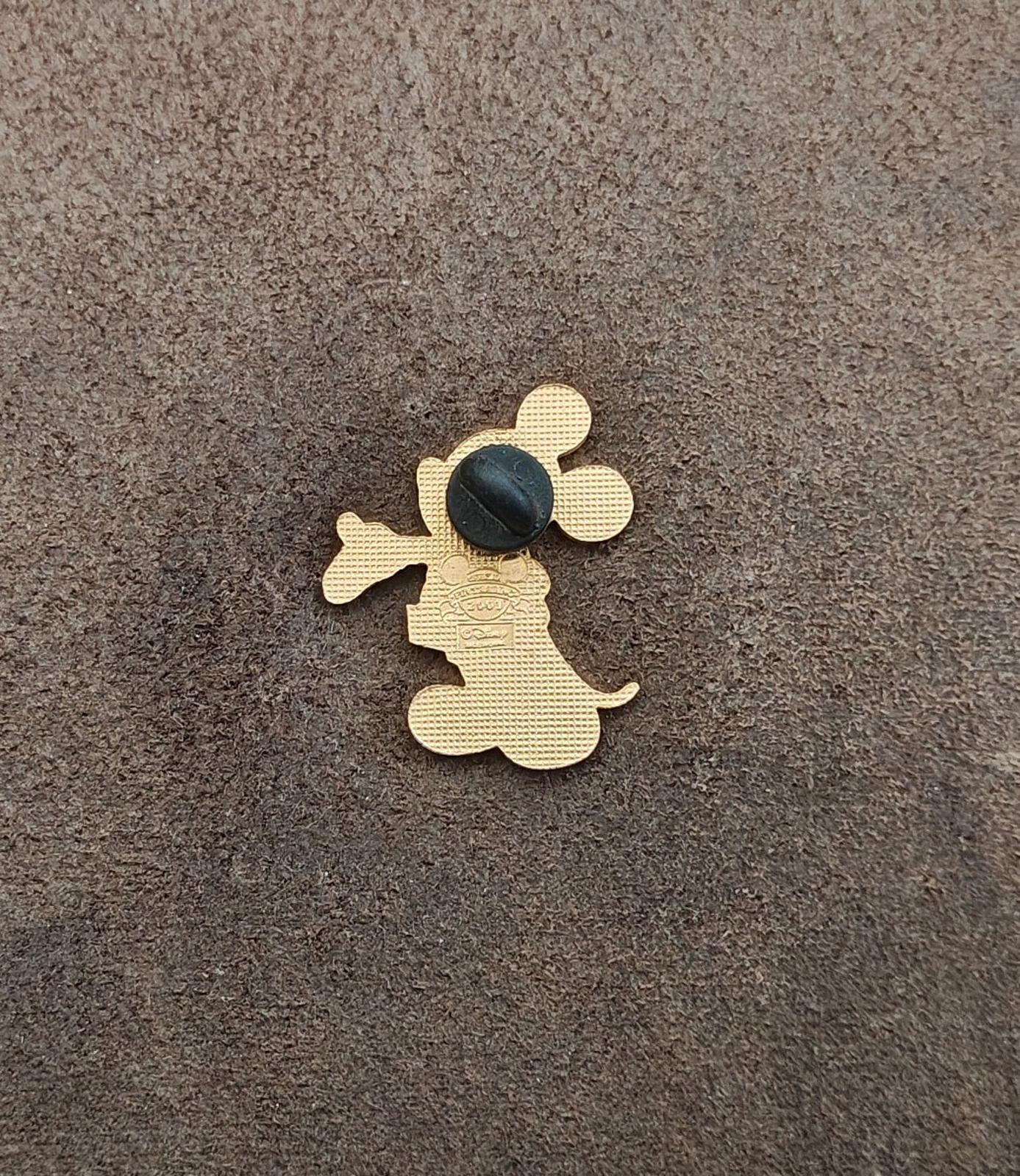 2001 Retired Mickey Mouse Trading Starter Set Gold Tone Enamel Pin