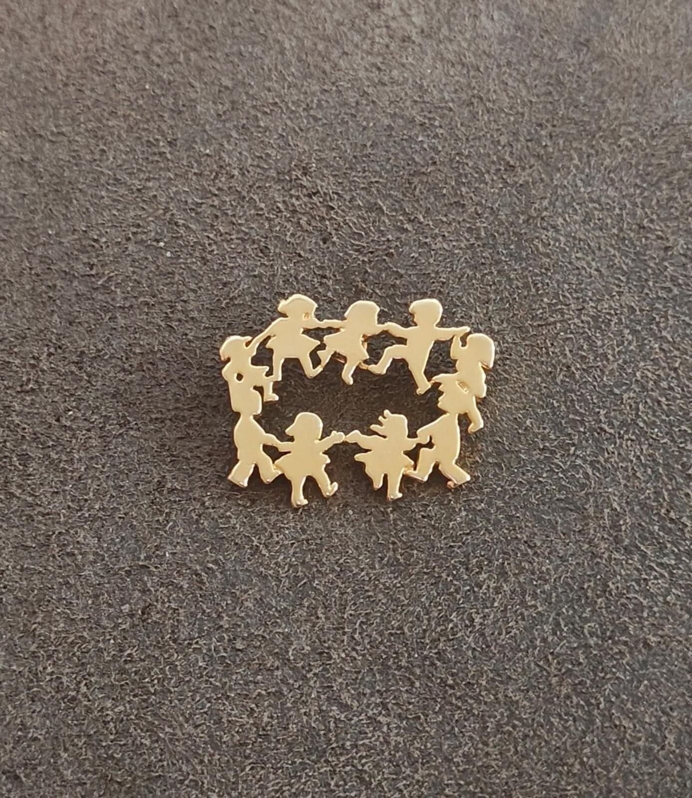 1990s Ring Around the Rosie Children Pin