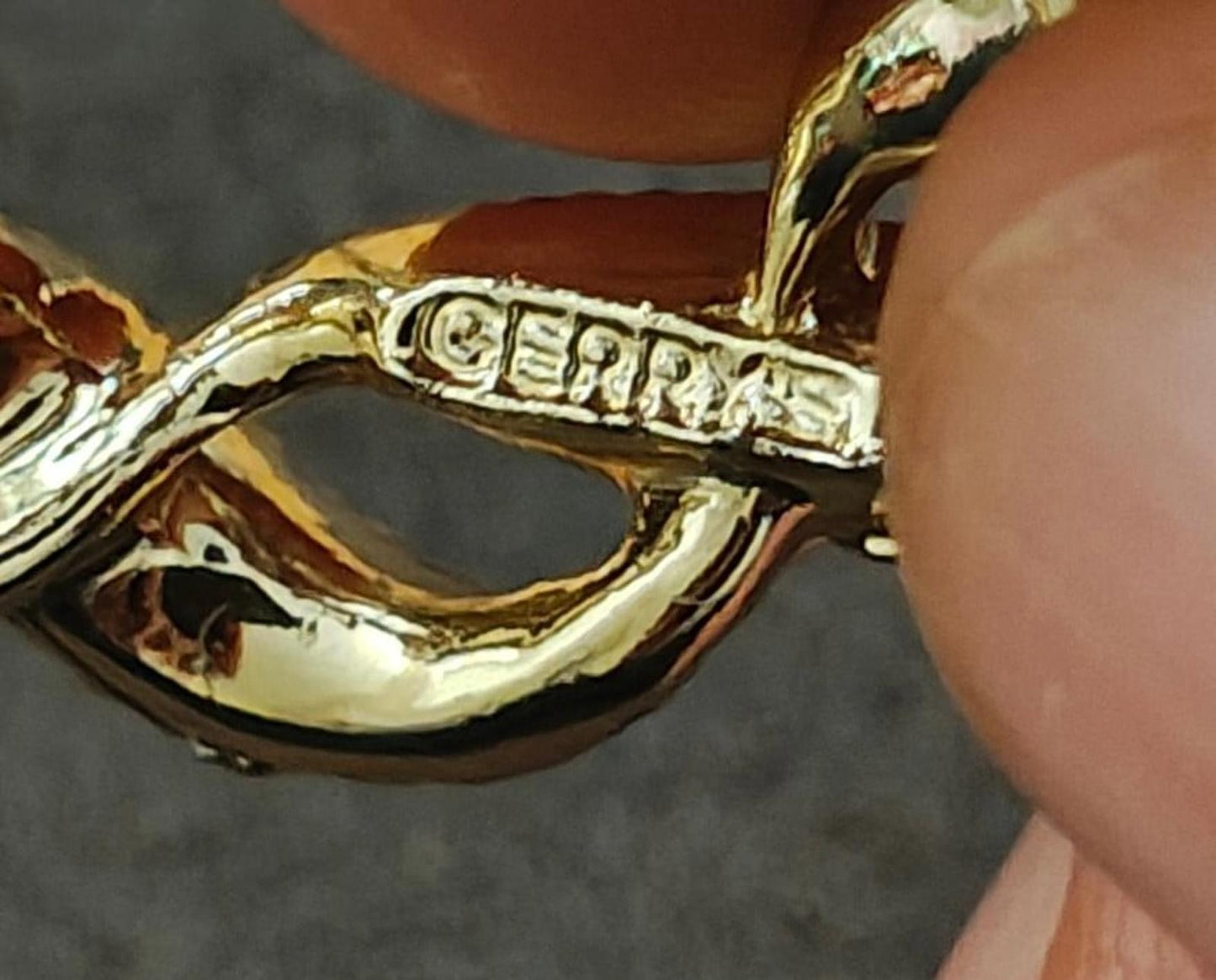 1960s GERRYS Gold Tone Circle Leaves Wreath Brooch Pin
