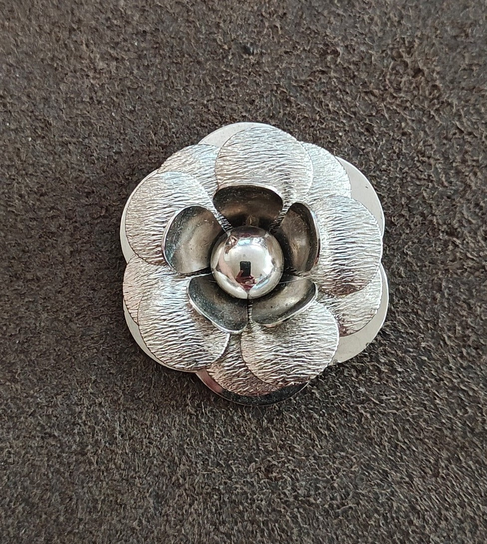 1970s/80s Lieba USA Textured Flower Scarf Clip