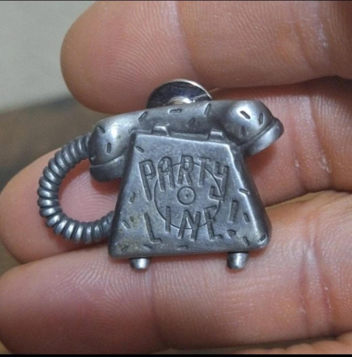 Avon 1989 PARTY LINE! Telephone Pewter Pin
