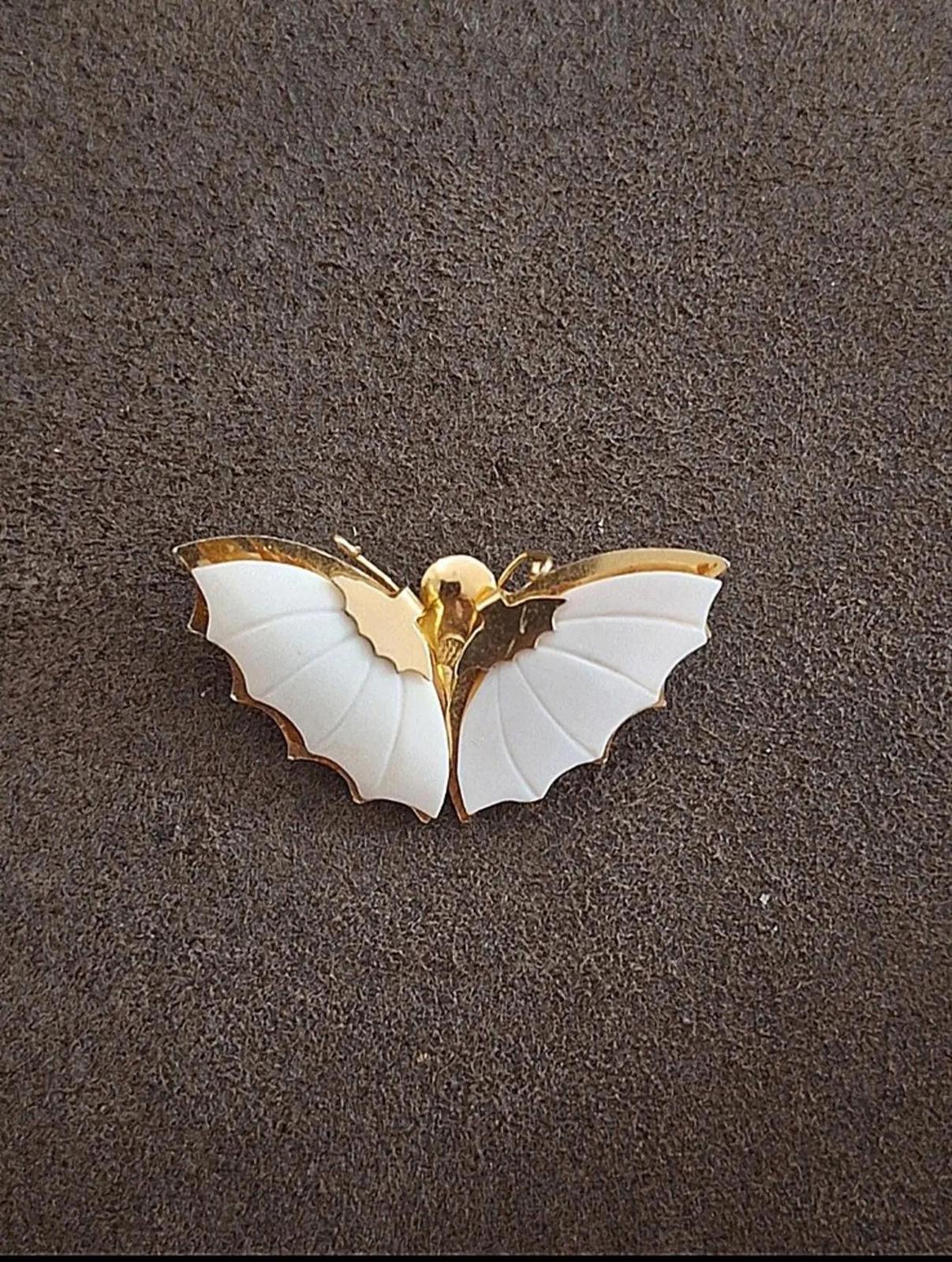 1980’s Seashell Gold Tone Butterfly Pin Brooch