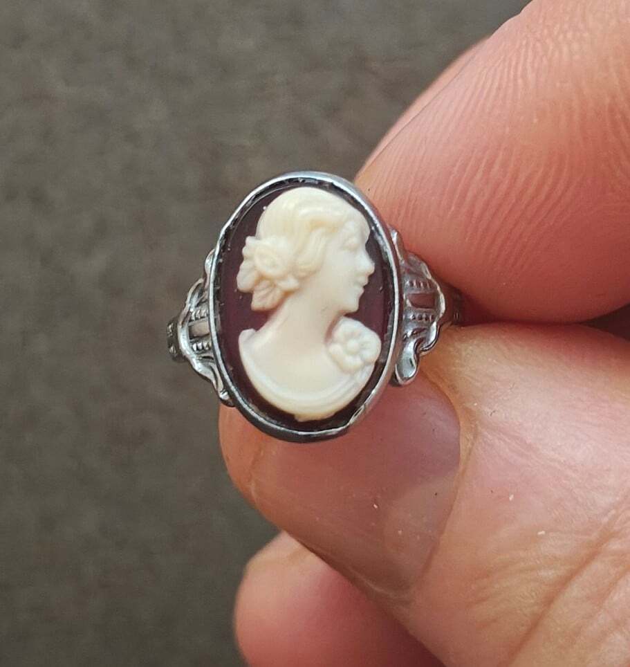 1930s/40s Signed UNCAS Silver Tone Art Deco Style Cameo Ring.