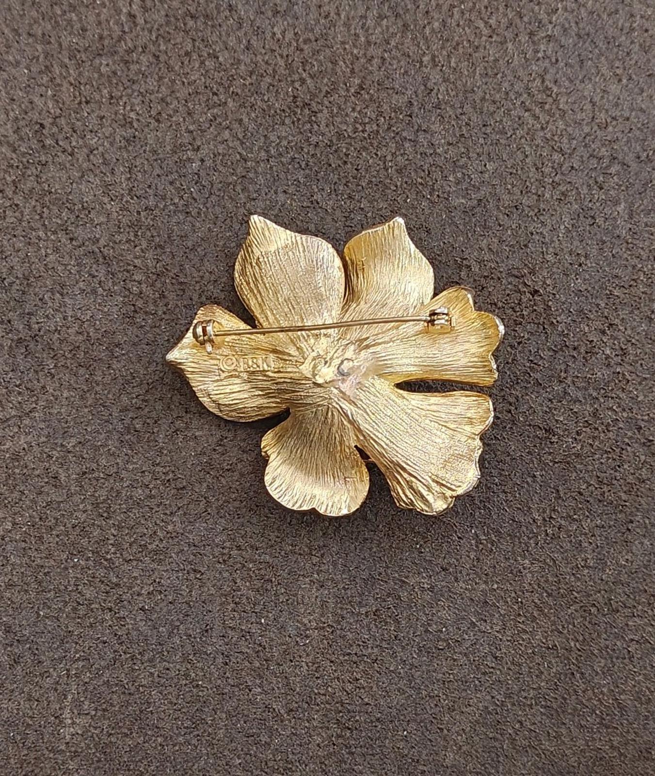1950s/60s BSK Pansy Flower Gold Tone Textured With Rhinestones Brooch