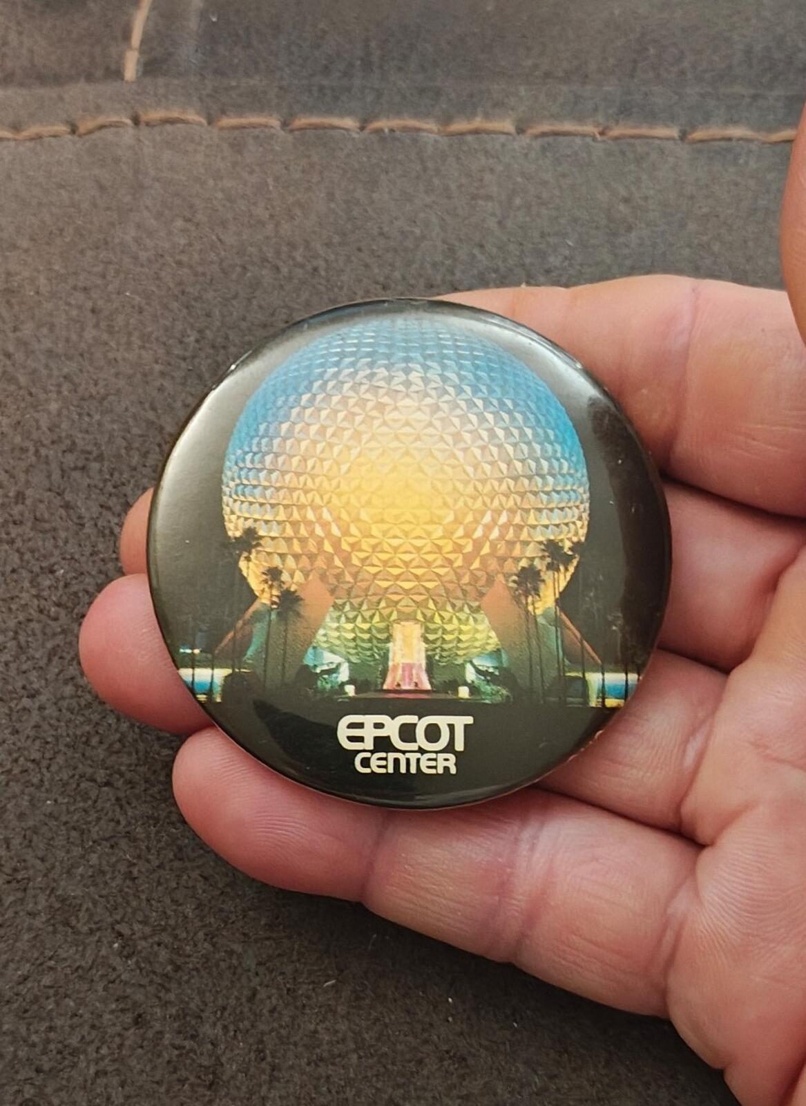 1982 Walt Disney World EPCOT Center Pinback/Pinbutton