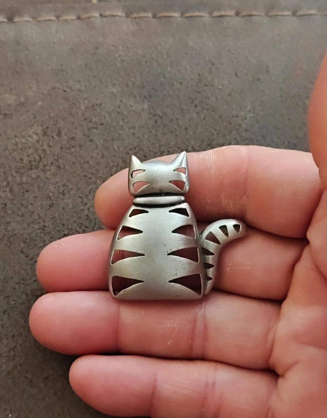 1980s Signed JJ (Jonette Jewelry) Pewter Cat Brooch