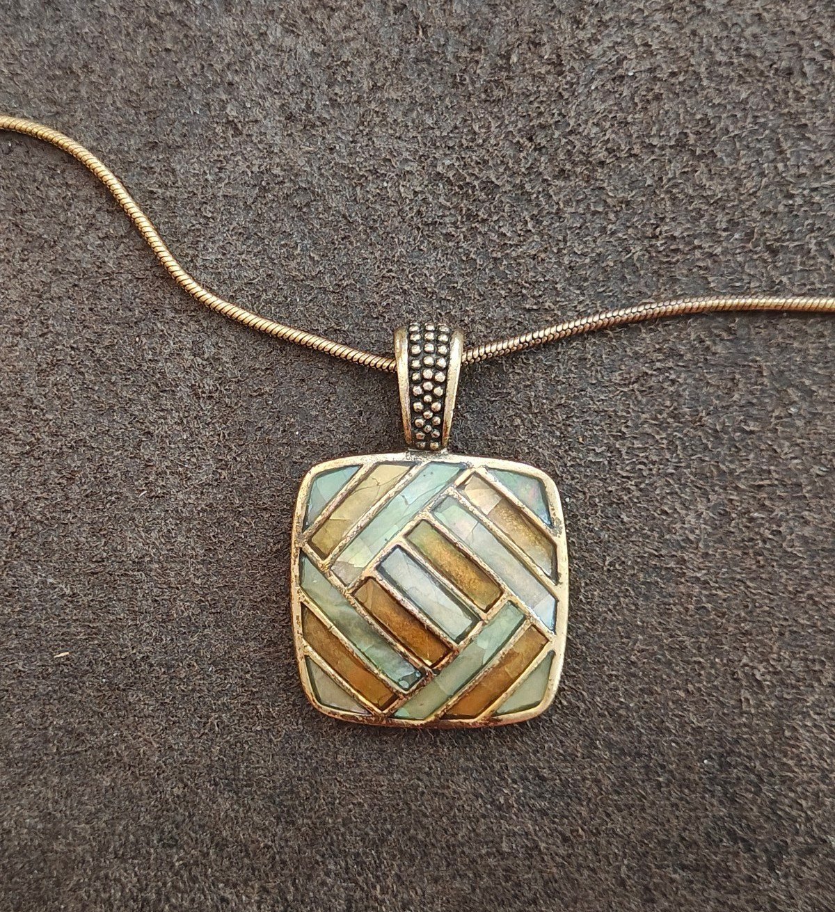 Early 2000s Lia Sophia Gold Tone Mother of Pearl Mosaic Slide Pendant Necklace