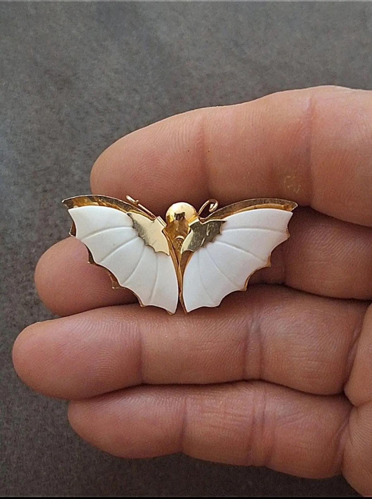 1980’s Seashell Gold Tone Butterfly Pin Brooch