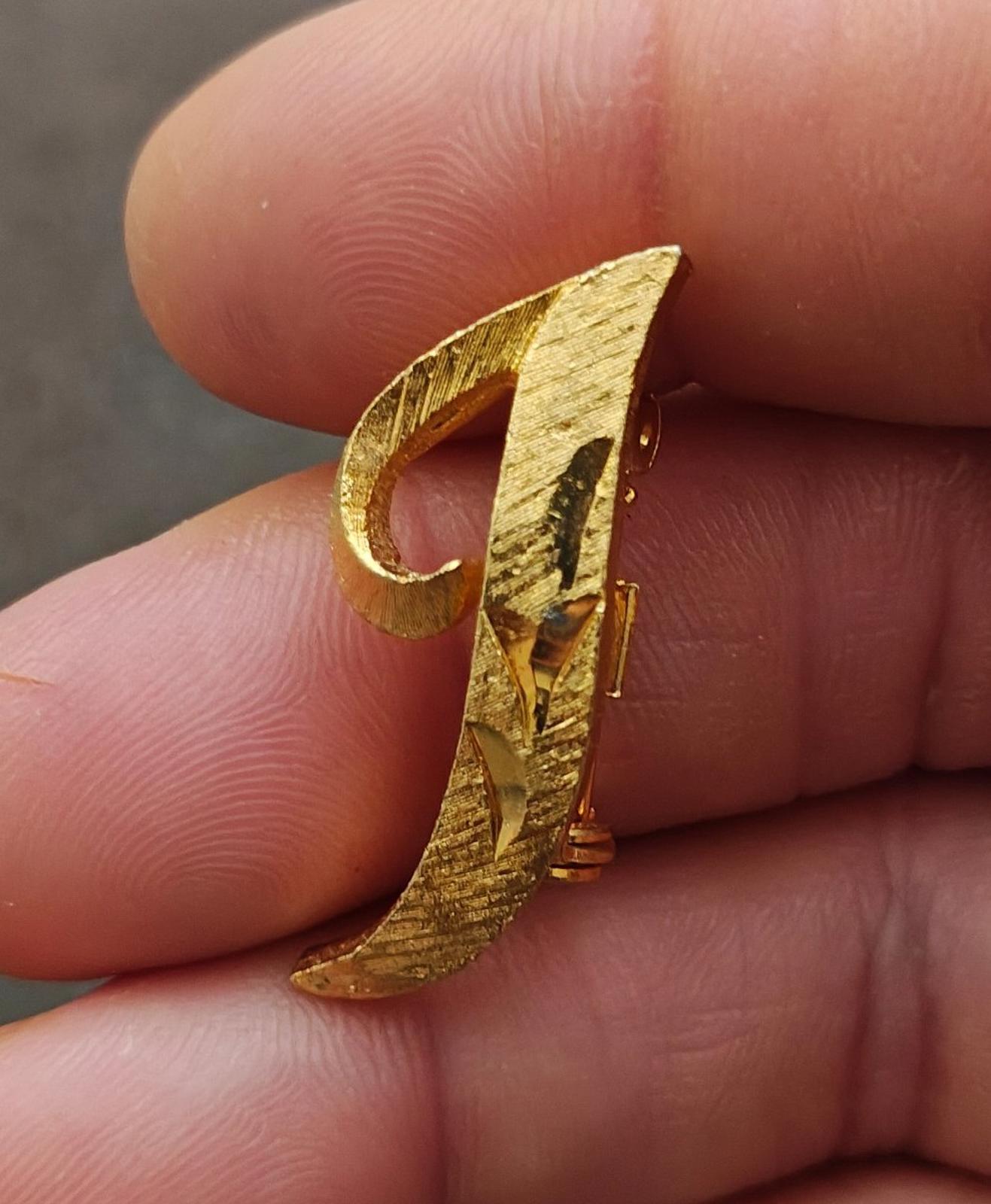 1960/70s Mamselle Vintage Gold Tone Monogram Initial J Brooch Pin
