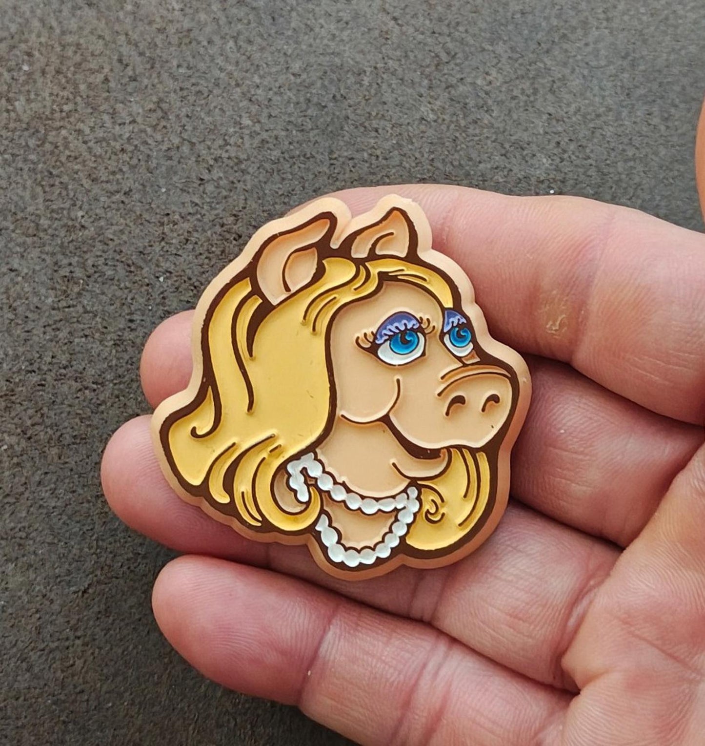1979 Vintage Muppet Babies Miss Piggy Plastic Pin Brooch