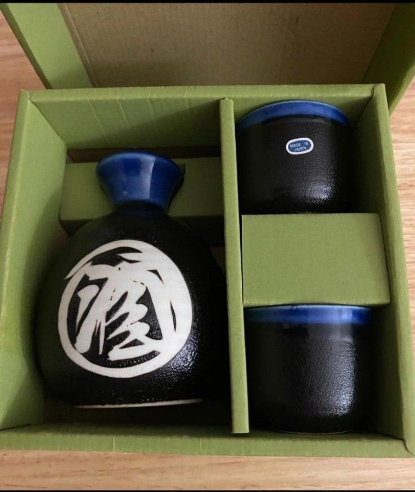 Beautiful Vintage Japanese Blue Ceramic Sake Bottle with Two Cups Gift Set New