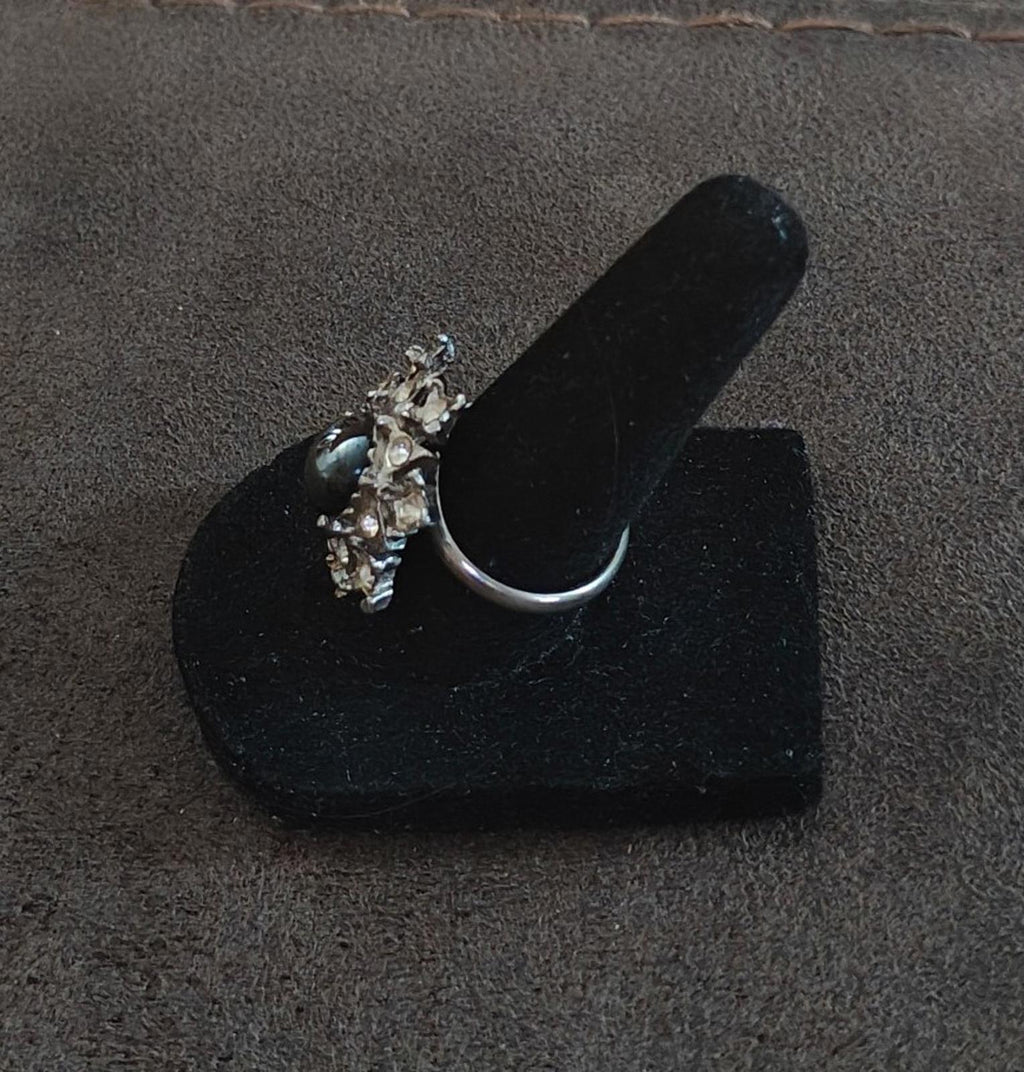 Vintage hematite snowflake ring showing side profile of silver band and crown setting