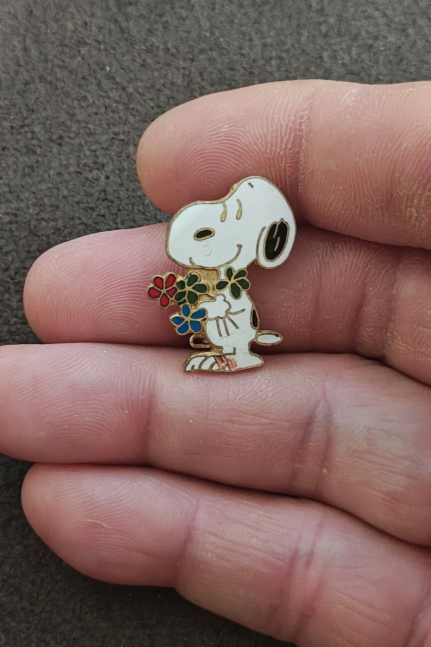 1970s Peanuts Snoopy Holding Bouquet of Flowers Cloisonné Gold Tone Enamel Pin