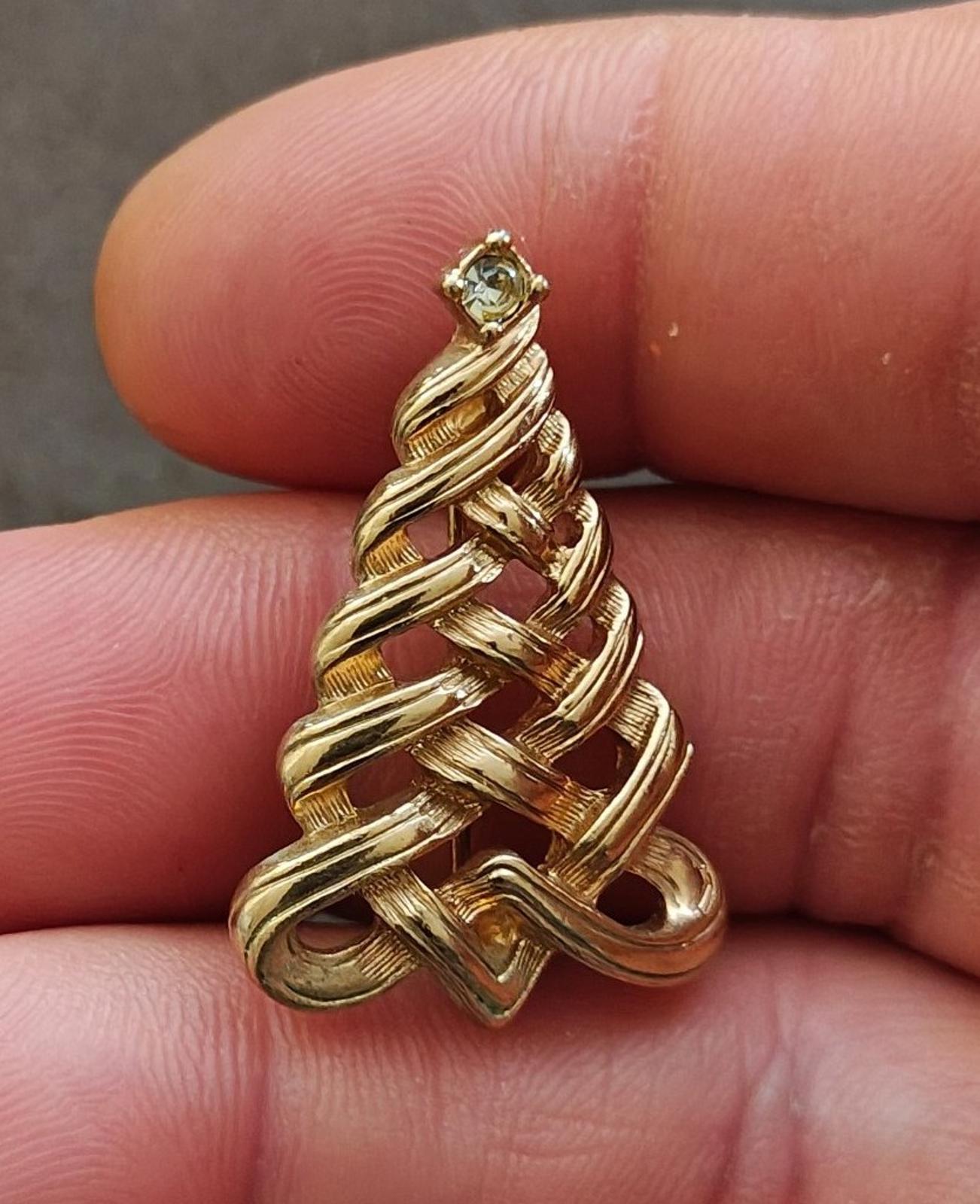 1980s Signed Avon Christmas Tree Gold Tone With Rhinestone Brooch